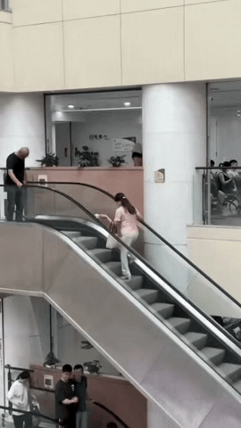 我看看有多少人反相坐过电梯？