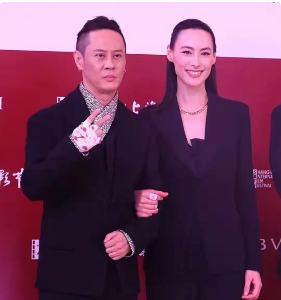 梁洛施挽导演男友走红毯!跟李泽楷分手15年,大儿子撞脸爷爷李嘉诚娱乐
