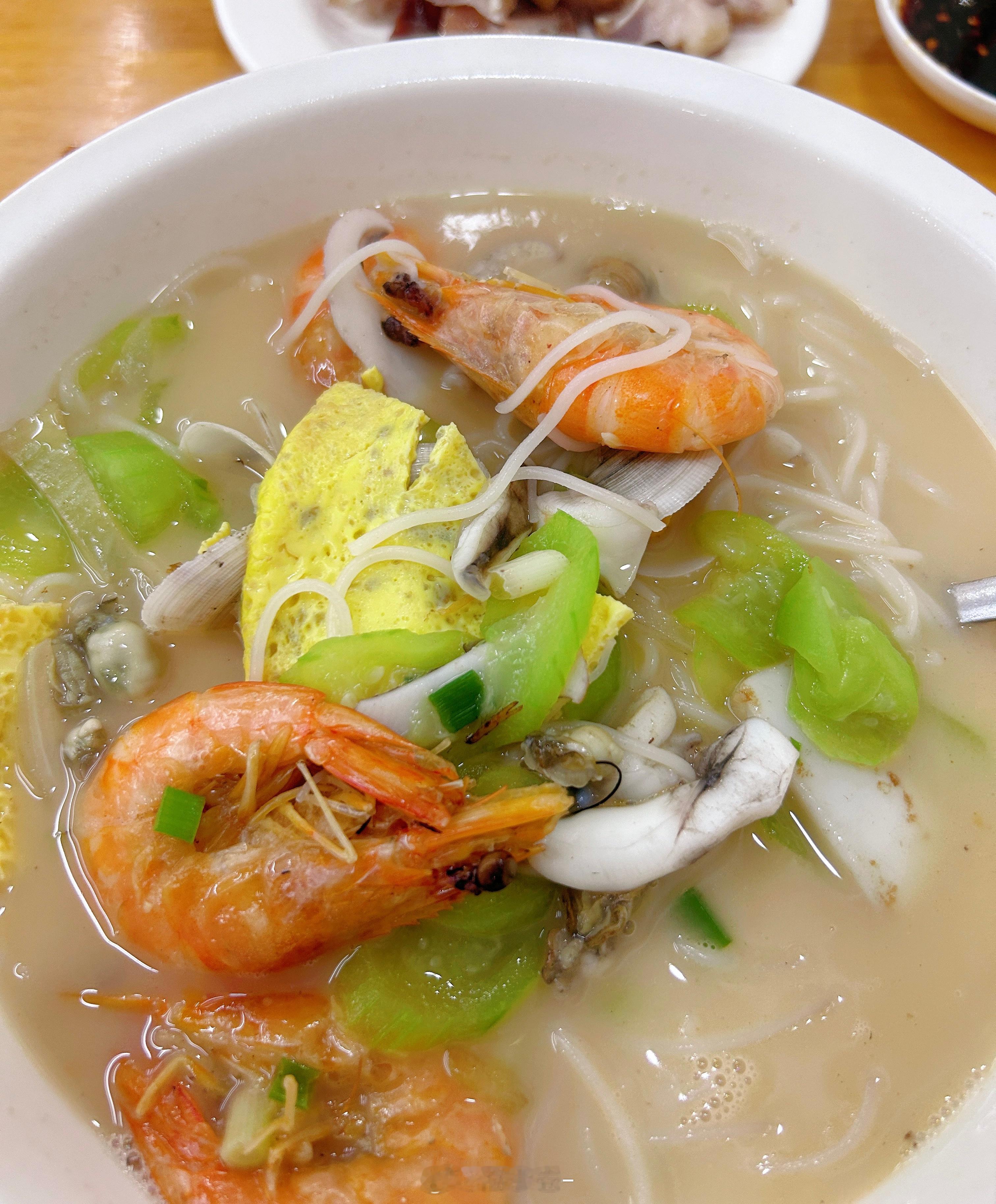 随餐喝水和不喝水的区别总结：餐前喝水还好，餐中喝水比不喝水餐后血糖高，餐后喝水更