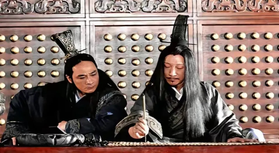 公元前370年，孙膑和庞涓拜鬼谷子为师时，鬼谷子让两人去砍柴。庞涓卖力砍了九十九