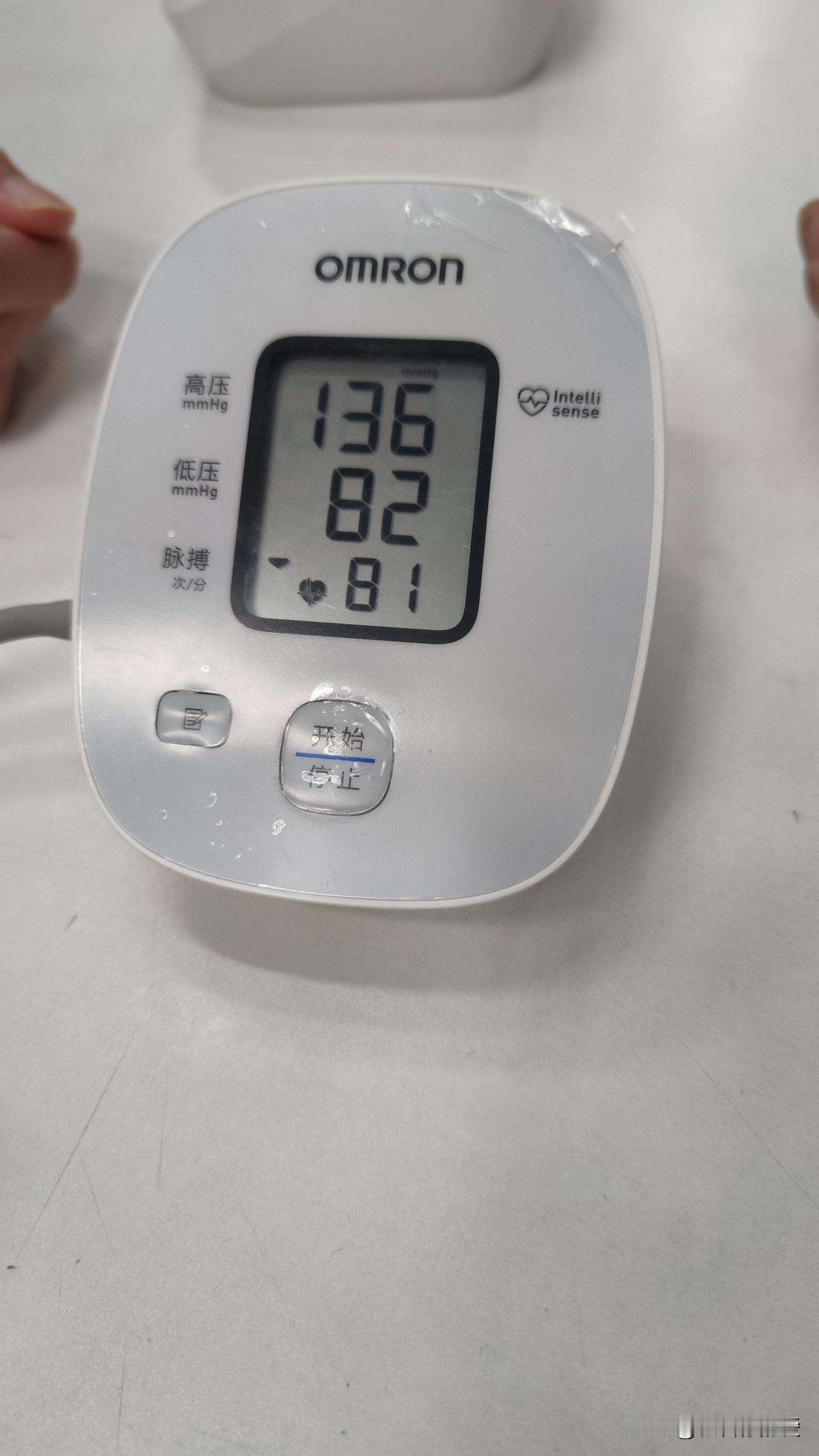 很多人都想知道正常血压和脉搏的标准。一般来说，成年人收缩压（高压）在90-1