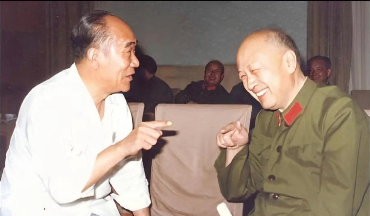 在20世纪70年代，钱学森与侯宝林作为人大代表共同参会。钱学森投身科研，致力于航