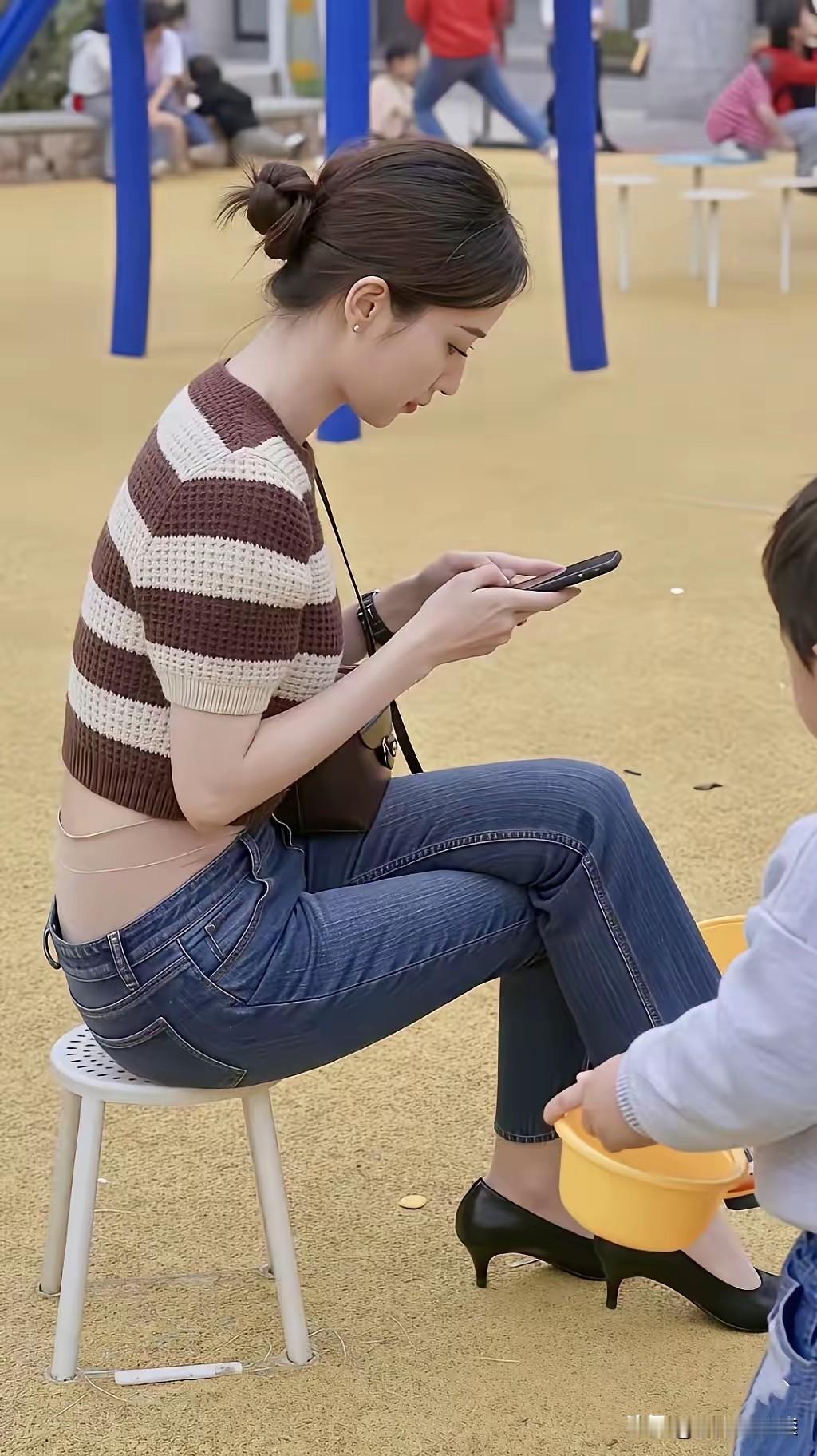 这样精致的妈妈会带着孩子去公园玩吗？