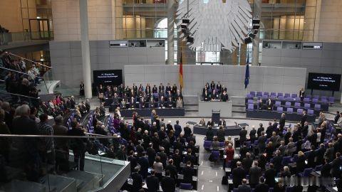 德国执政党：讨论向乌克兰派遣德军为时尚早12月27日，德国执政党基社盟/基民