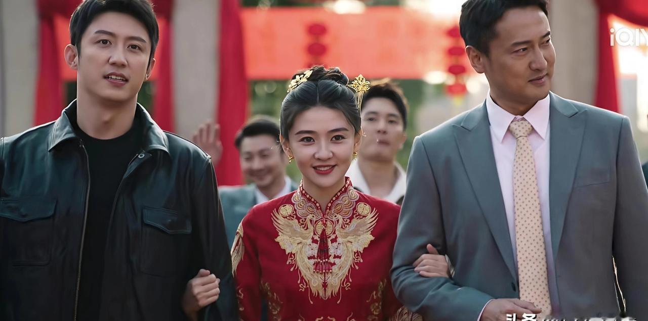 别等《罚罪2》播出了，秦枫的老婆，在剧里压根不认识他。书里，冷珊是他当记者的妻