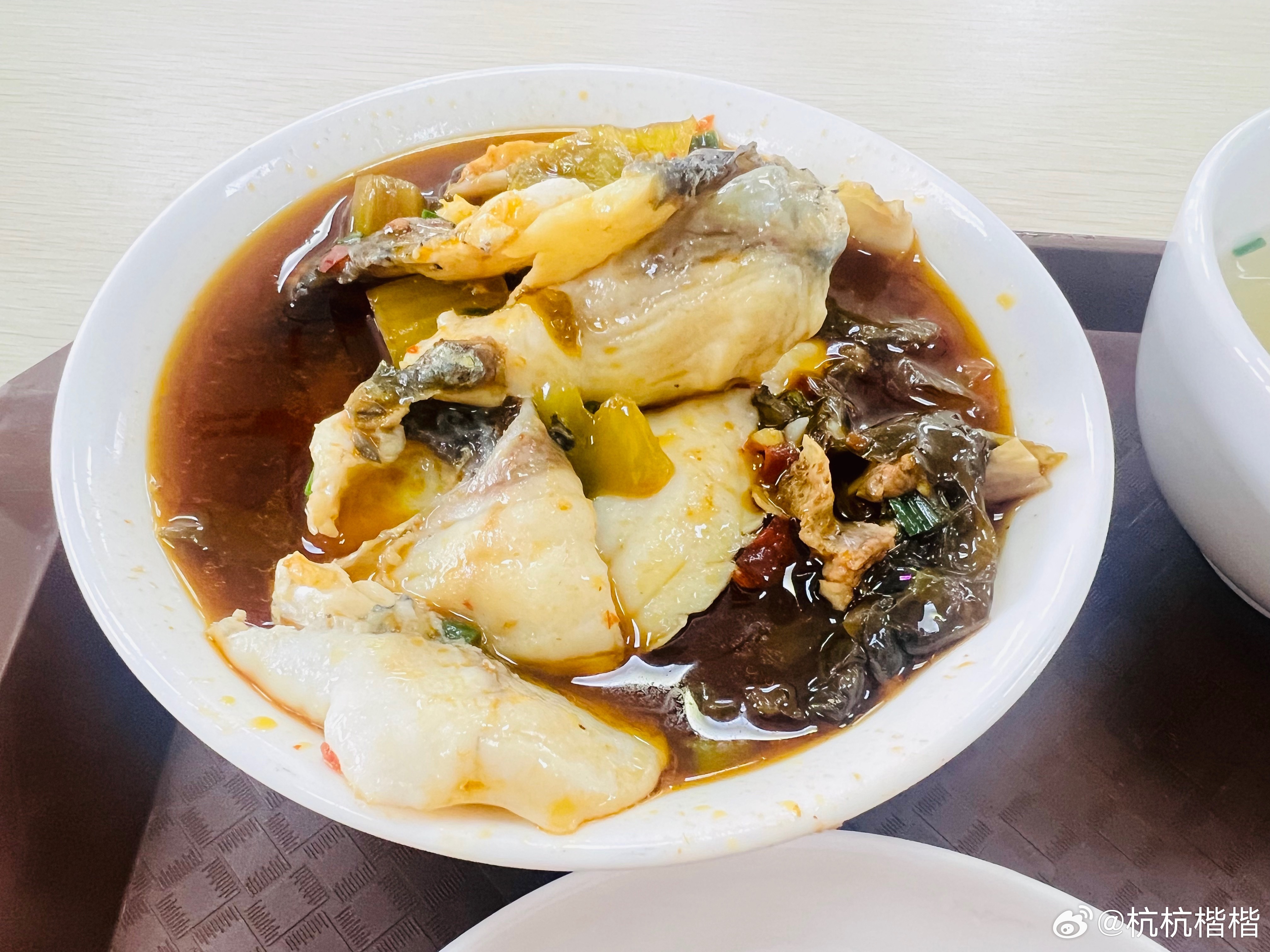 单位伙食可以吧，不用烧饭真开心！