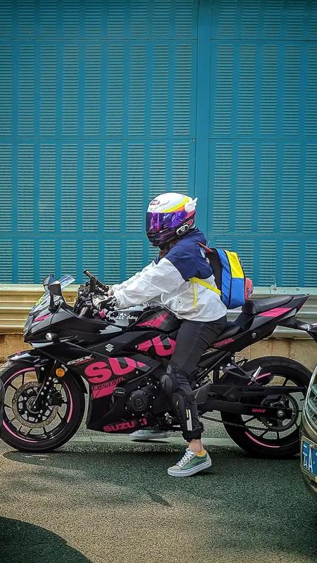 全网揪心！女子骑摩托飞下山坡意外走红，本人回应太清醒，看完所有人都警醒视频