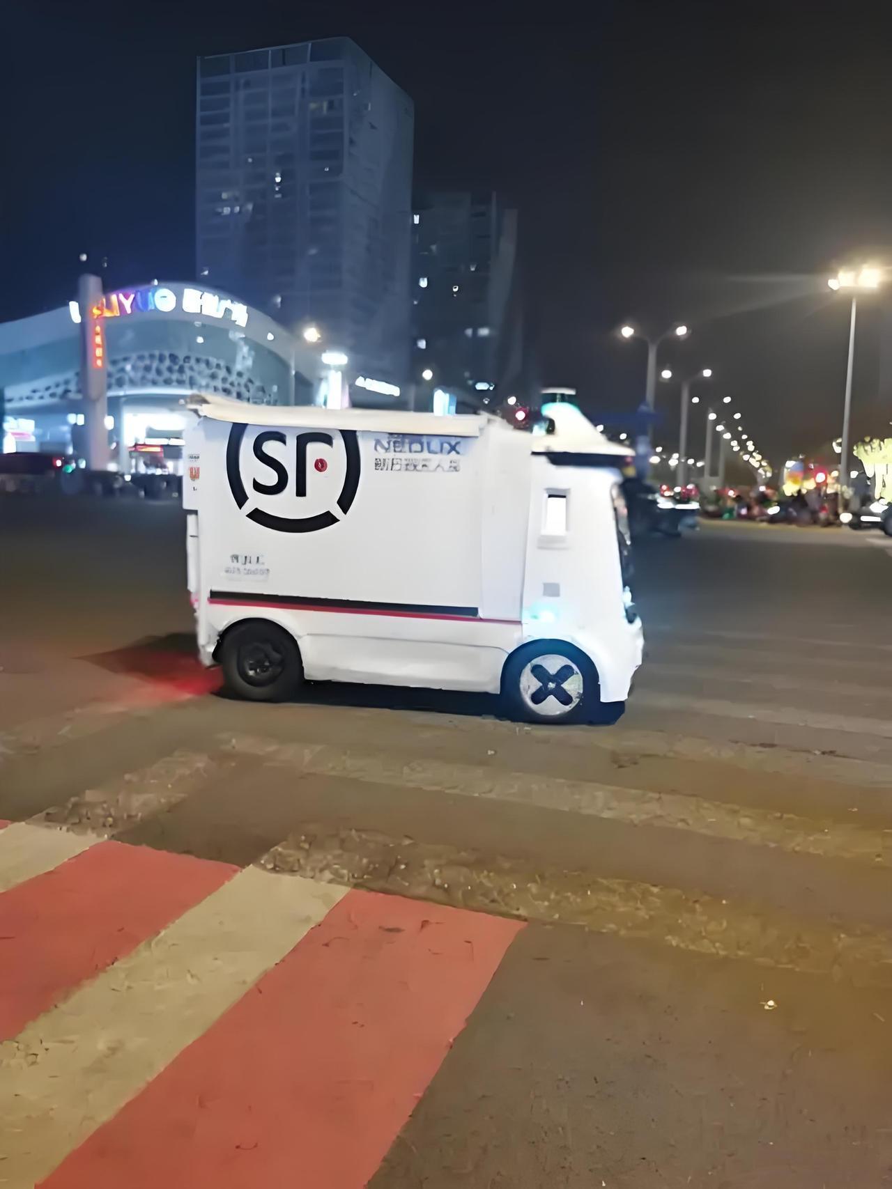 饭碗砸了!快递员真要慌了?万元级无人配送车一落地,不少活儿都被抢了!山东顺丰