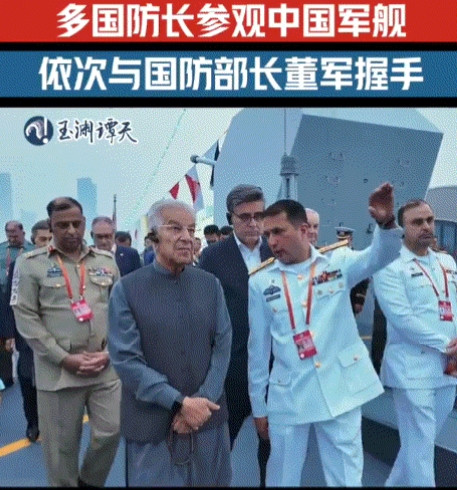 伊朗防长登上052D，伊网民看到后炸锅：先去买下歼-10生产线！25日，伊朗
