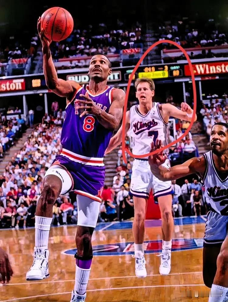 前NBA球员埃迪·约翰逊怒斥小里弗斯！昨天里弗斯在播客节目中称詹姆斯得分手段