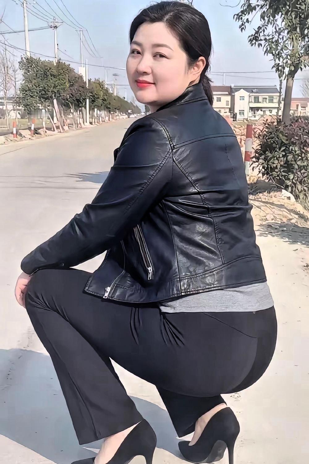 前几天，与几个老人一起喝酒，席中听他们闲聊说:“只要离了婚，人生便如同走在