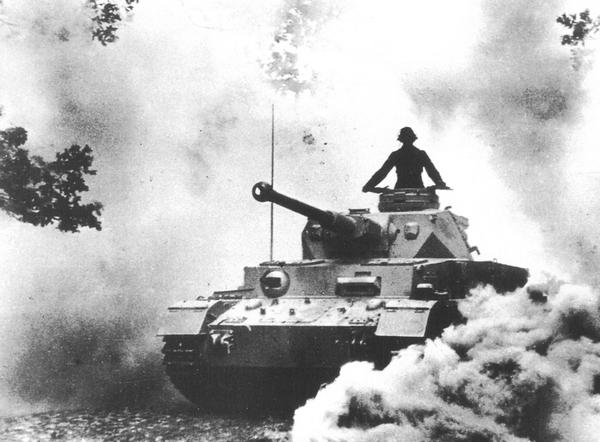 2SS帝国师四号G型坦克及其车长舍恩陶贝的记录