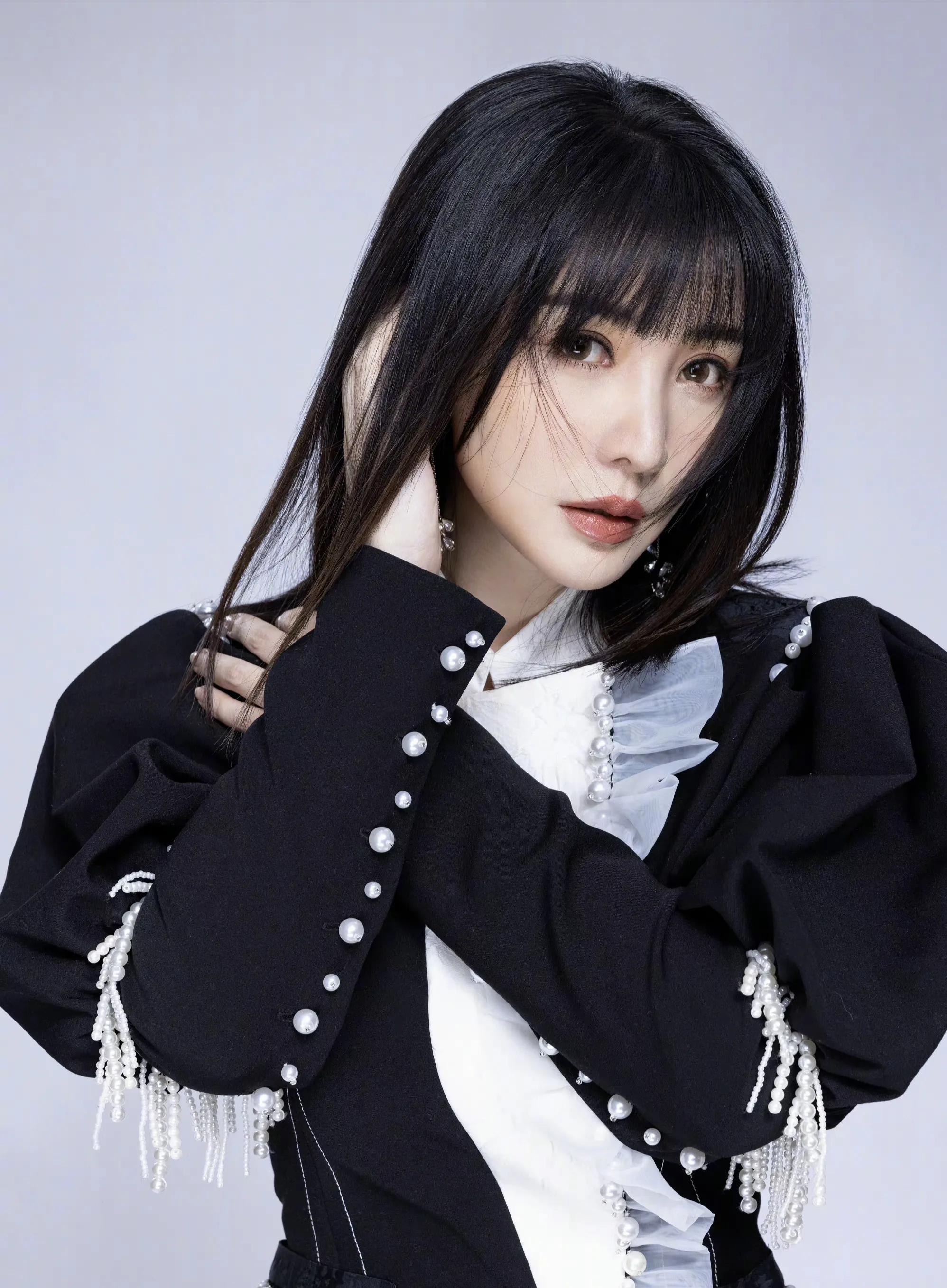 女星柳岩写真合集：天生丽质、优雅高贵