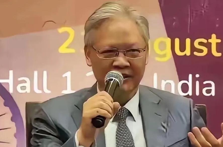 全网都在吵：他到底是不是中国人？有人说像印度驻华大使，有人说就是印度人！更离谱的