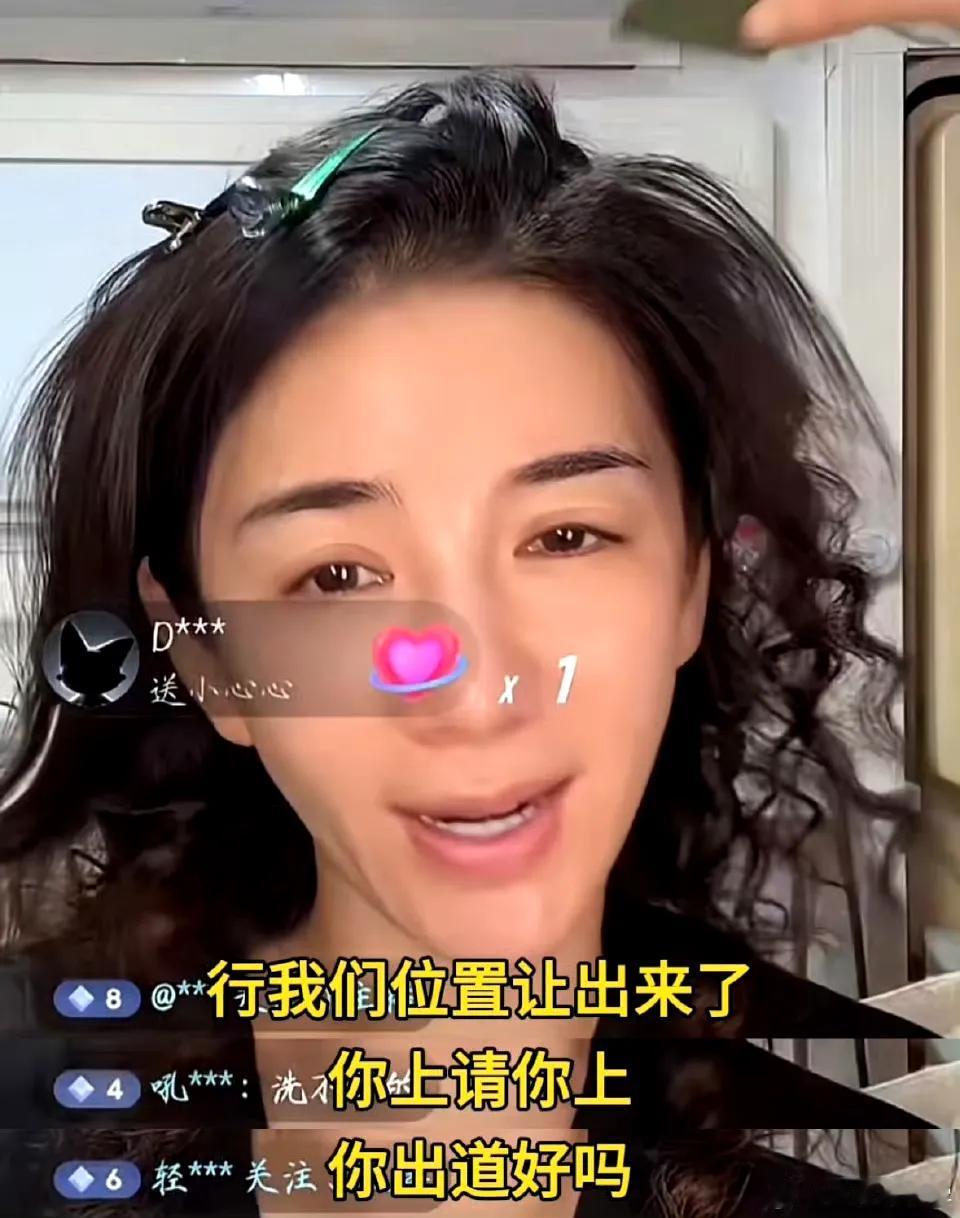 缉毒警子女隐姓埋名，黄奕却带毒贩女儿练唱跳？惹众怒后还嘲讽抵制者是“水军”。