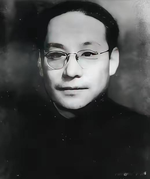 1940年，打入日伪内部的刘人寿，正用电台给党组织发报，几名日军突然冲了进来，他