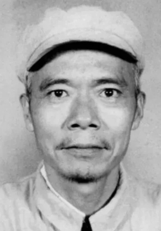 1937年，地下党员涂作潮与邻居打牌，闲聊中，邻居突然不说话，还凑到他耳边，轻声