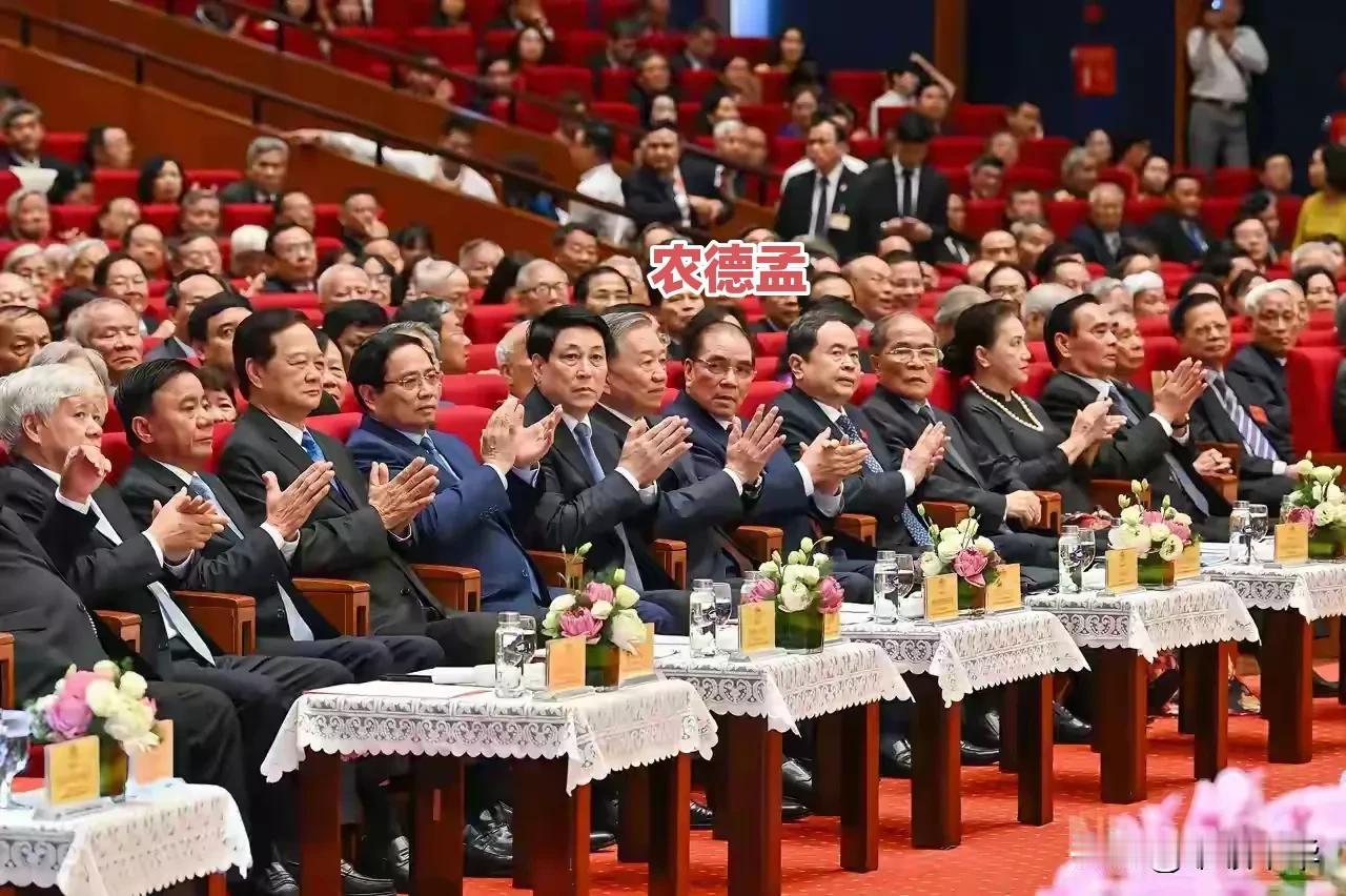 前领袖农德孟退休后的地位明显超越于其他退休后的“四驾马车”，从每次出席重大会时的