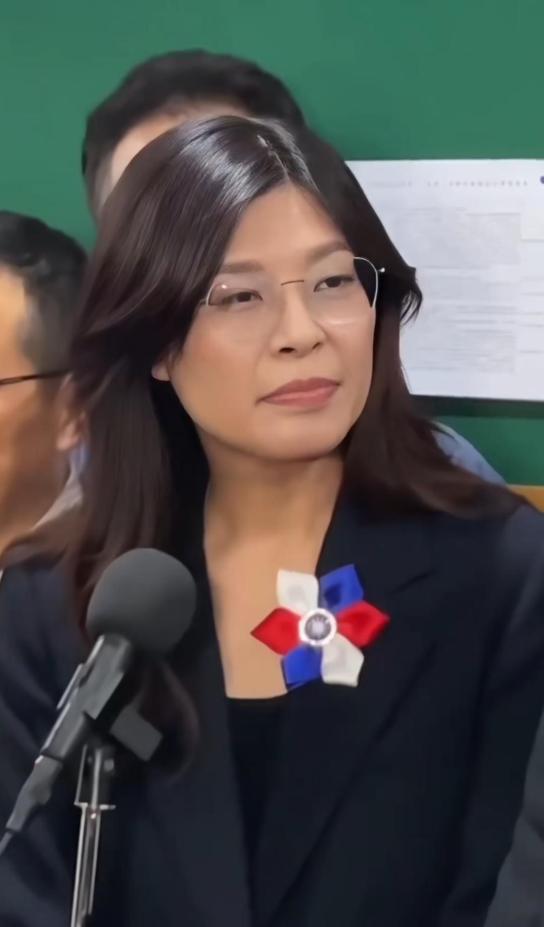 如果郑丽文和平统一的终极目标不改变，她一直坚持下去一定会如愿实现。现在郑丽文要