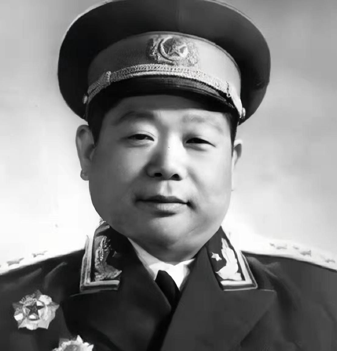 红四方面军攻占达县后，后勤部主任郑义斋来到陈锡联的房间，突然批评他说，你怎么搞的