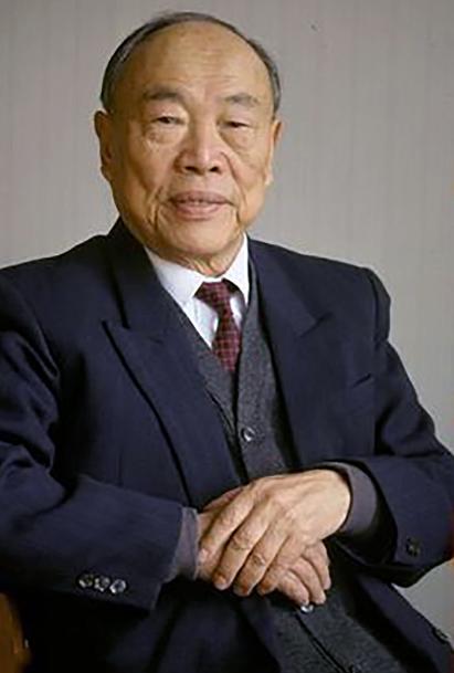 当年的著名桥梁专家李国豪，设计南京长江大桥时就主张六车道，当地政府却非要坚持修四