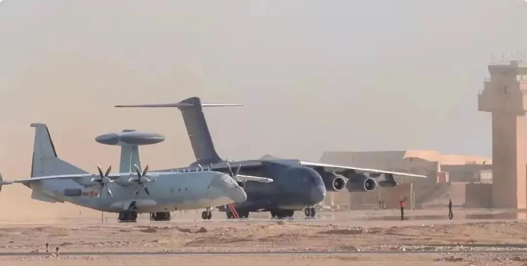 中国空军今年首次展示了快速敏捷部署能力！在今年的中埃军演中，解放军空军歼10战