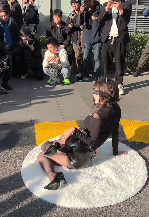 难怪同学老说去漫展，原来你们喜欢去的漫展是这种[裂开]