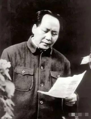 1969年，苏联扬言要向我国扔原子弹，毛主席闻言拍案大怒：“他敢扔？让他吃不了兜