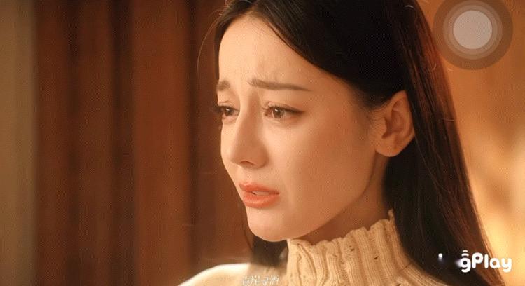 以前我总是不知道迪丽热巴演戏到底有啥问题，因为她一直以来演技都没啥毛病，就演偶像