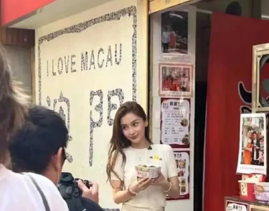 失去黄晓明的杨颖，如今沦落到这般田地。曾经的杨颖有多光鲜，跑男上多少人为她着