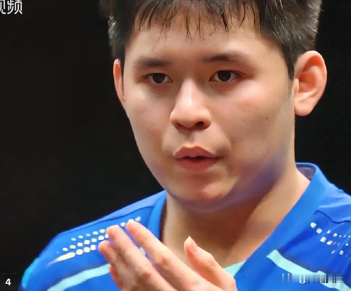 林诗栋刚刚拿下杜达，说两点。1、比赛很有张力，质量很高，小石头丢第一、四局，赢