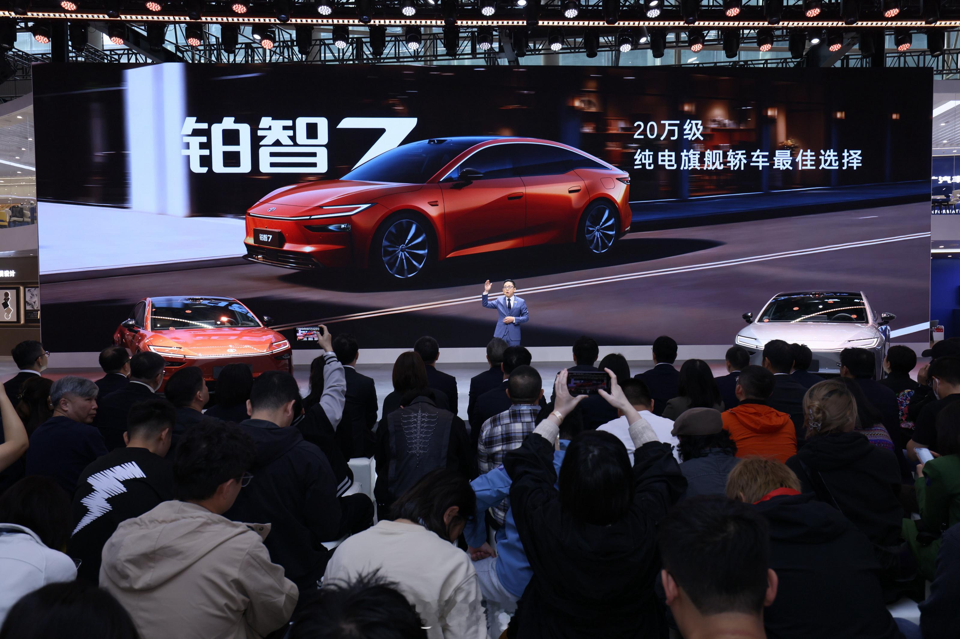 广州车展看到了铂智7，外观气场拉满，大溜背帅还省电，坐进去更是惊艳到，这真木饰板