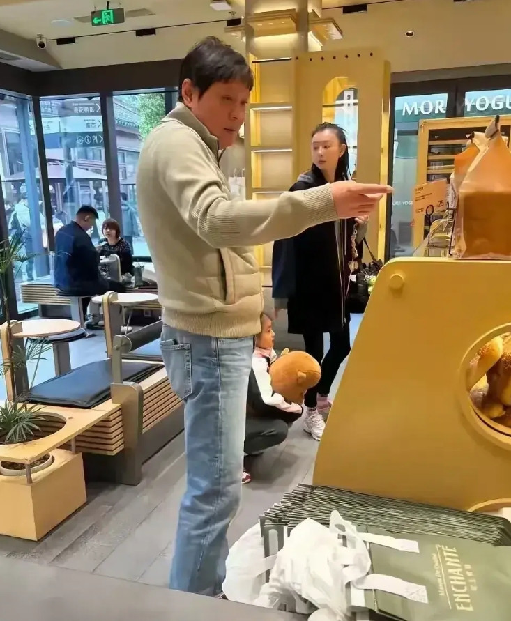 范志毅在直播中，被网友问拿了那么多钱，他说，你嫉妒啊？踢的好吗？才拿这么多钱，踢
