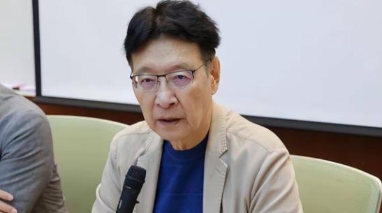 大跌眼镜！赵少康这次被彻底被打服，连底气都消失殆尽了陈凤馨做客赵少康的节目，