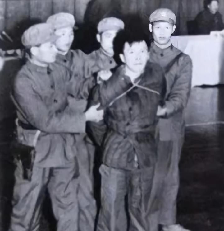 据公开资料记载，1979年11月的一个下午，杭州体育馆内一场公判大会正在进行。被