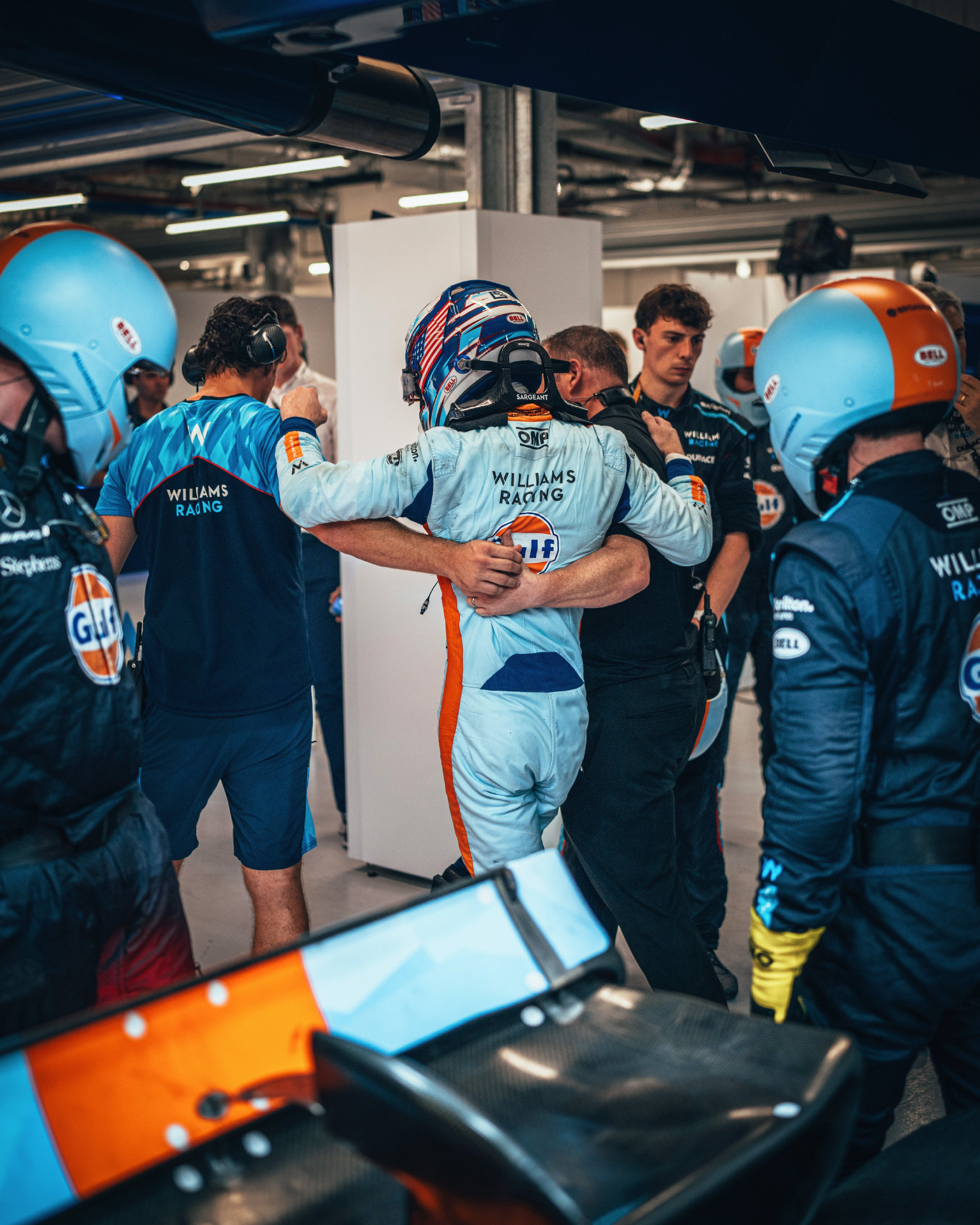 2023年F1卡塔尔大奖赛在10月份举办，结果上演了挑战体能极限的一场比赛……提