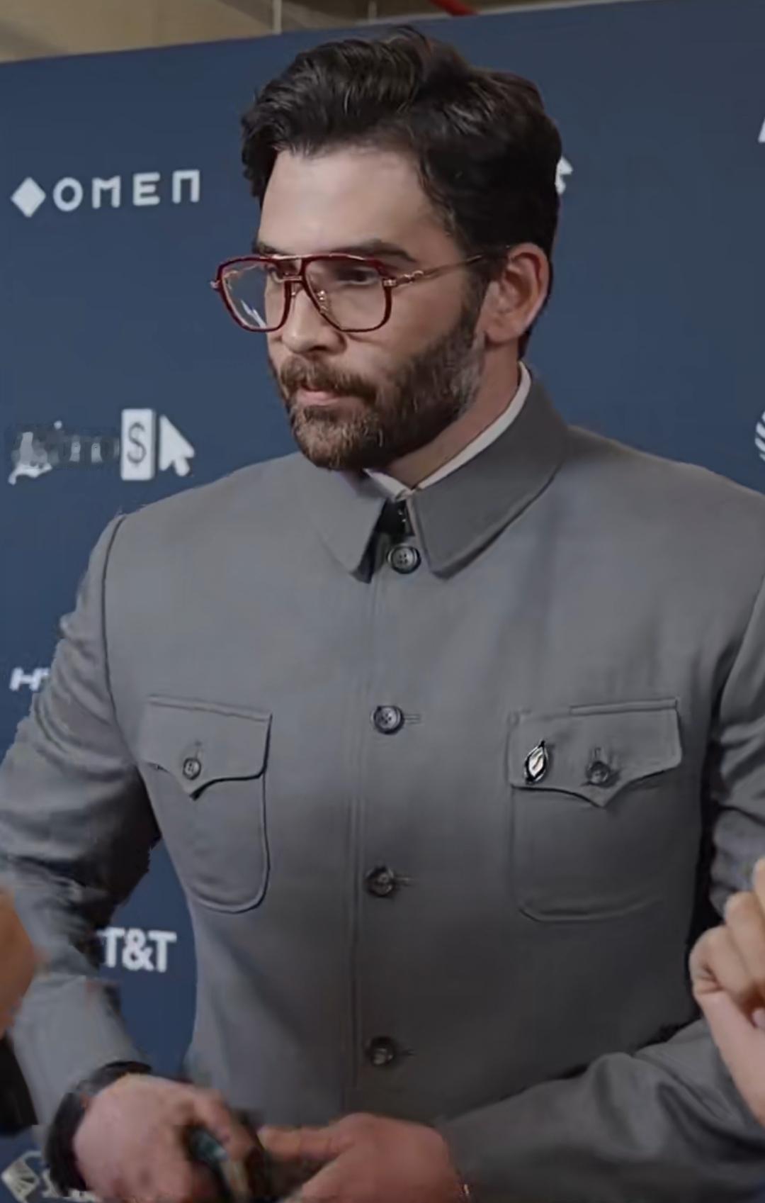 在中国都快绝迹了的中山装，没想到被一个美国人又带回了国人的视野。这个名叫哈桑的