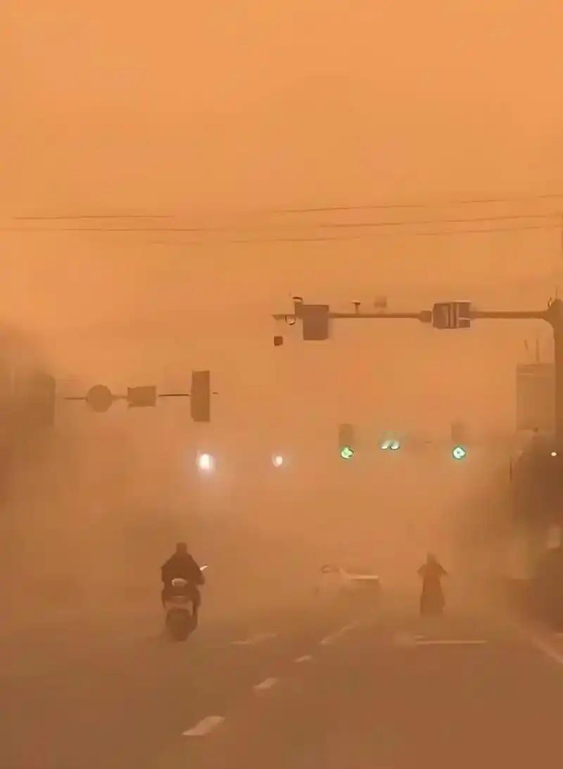 大风、沙尘、暴雨要来了！4月19日，中央气象台发布了大风黄色预警、沙尘暴蓝色