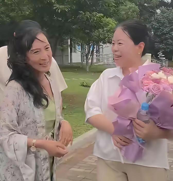这一次瓷都开会，静悄悄的，几乎所有的主播都不知道，那些每一次开会都乌泱乌泱的，跑
