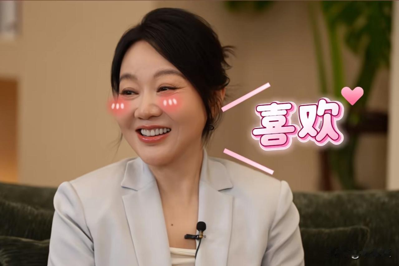 导演组问闫妮：“你觉得戴军碰到前任会说什么话？”闫妮看了一眼戴军，娇滴滴地说了两