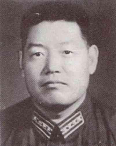 马宁（1922—2010），河南沁阳人，开国少将，第三任空军司令员。1938年参