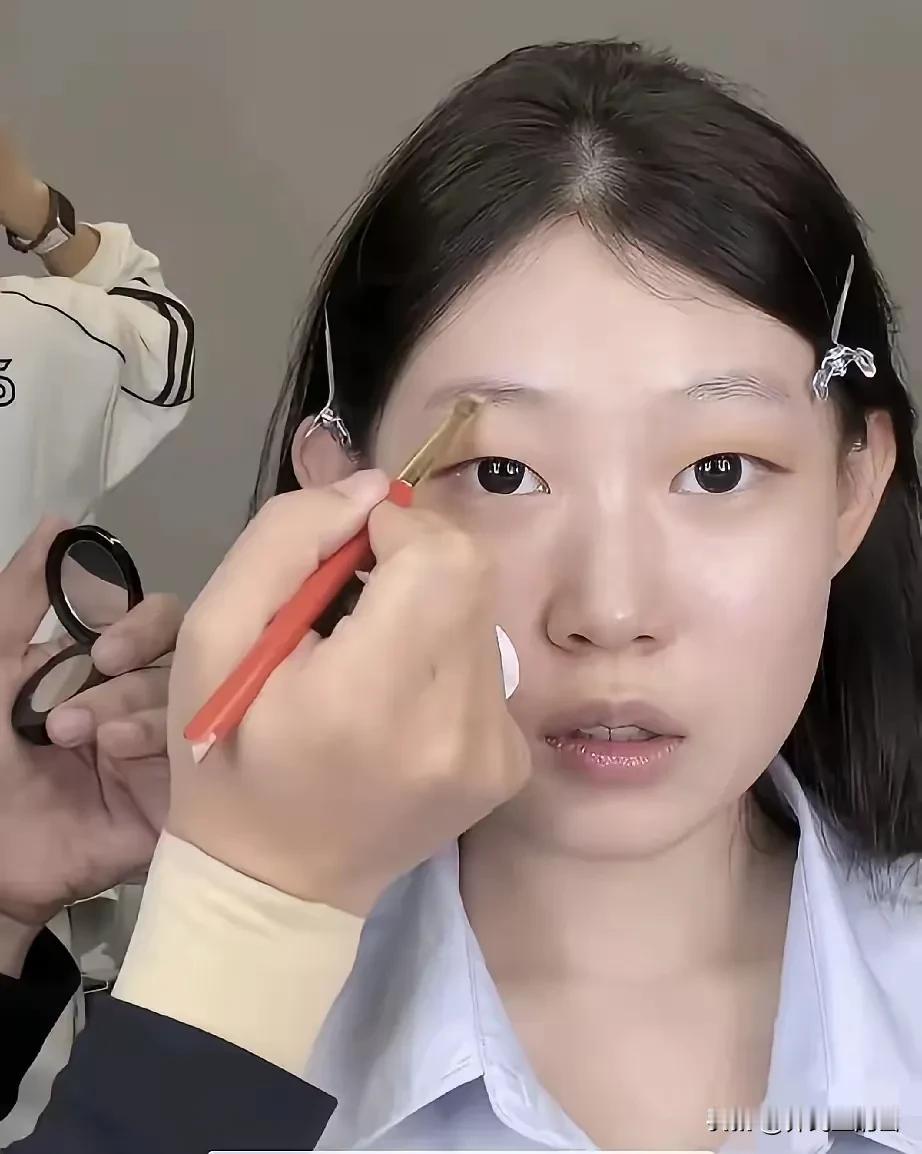 猜猜小沈阳女儿的妆容值多少钱？说出来吓死人，2万块，这也太贵了吧？虽然贵，但