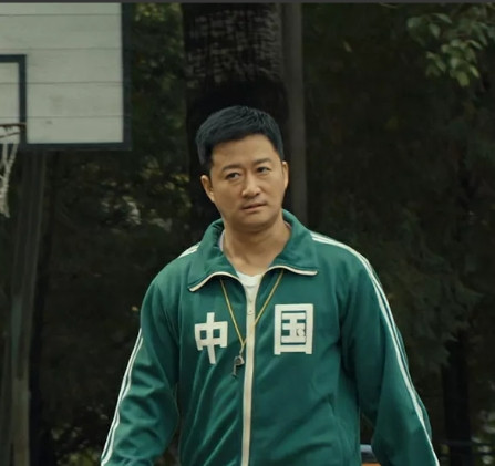 2016年，《战狼2》拍摄前夜，原定的女主角嫌片酬太低直接罢演了，吴京急的无可奈