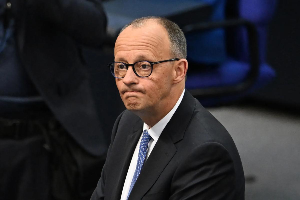 跟中国叫板救不了默茨，德国人已经在赶人了。德国总理默茨执政刚满一年，支持率已跌至