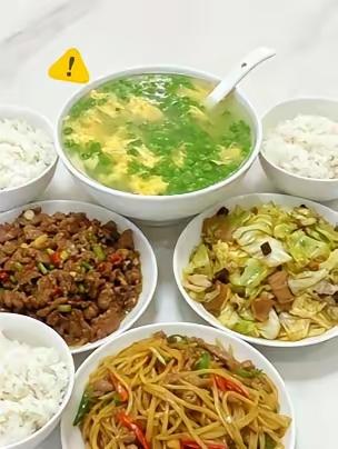烦心事！女儿女婿天天中午回家吃饭，顿顿两荤一素还要喝汤。心疼年轻人上班辛苦，我坚