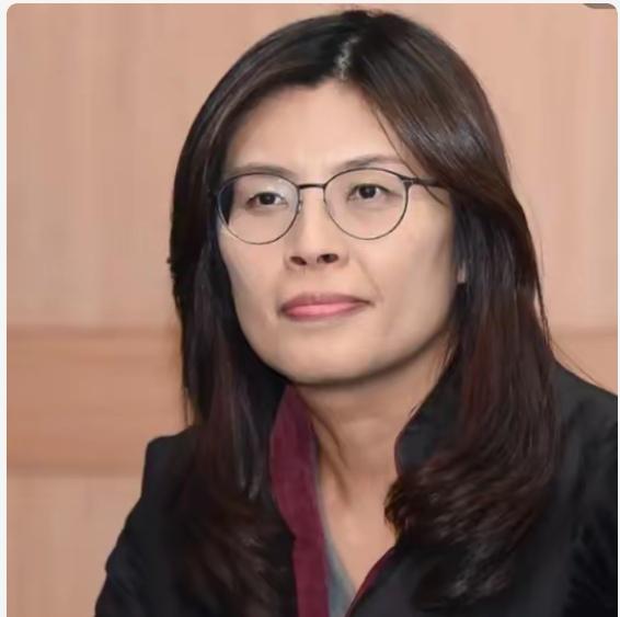祸从口出！据说，郑丽文原本民调显示，得票率是遥遥领先的，这下好了，说什么一旦当选