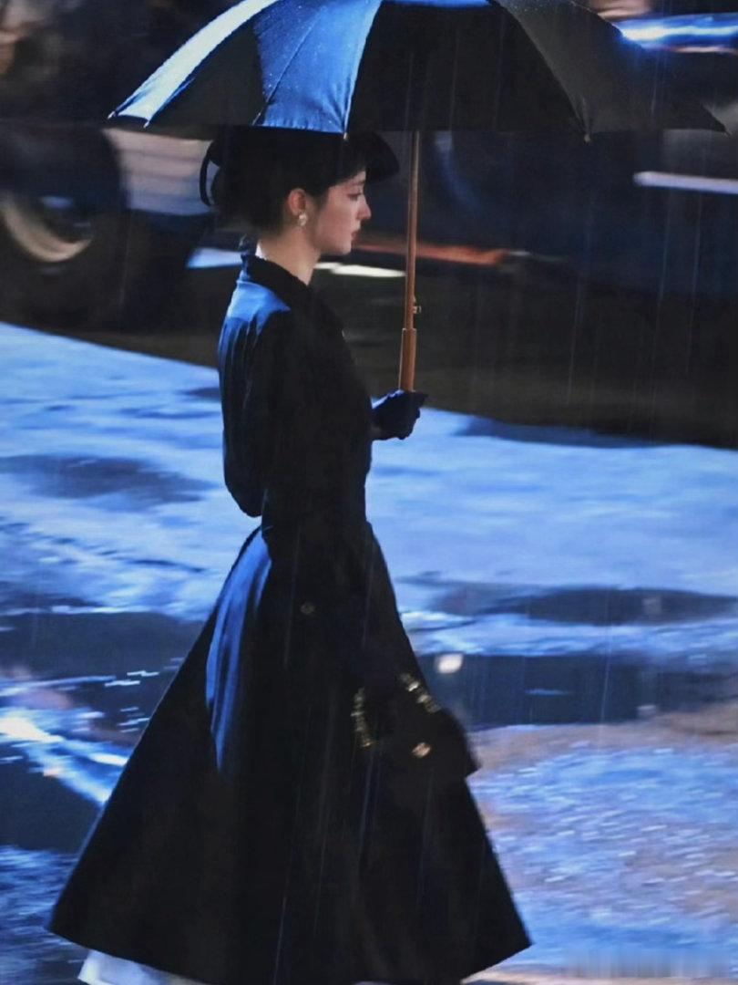王楚然OMG真的美到我了所有人感受王楚然的雨夜裟椤建议雨夜、黑裙、王楚然三个词永