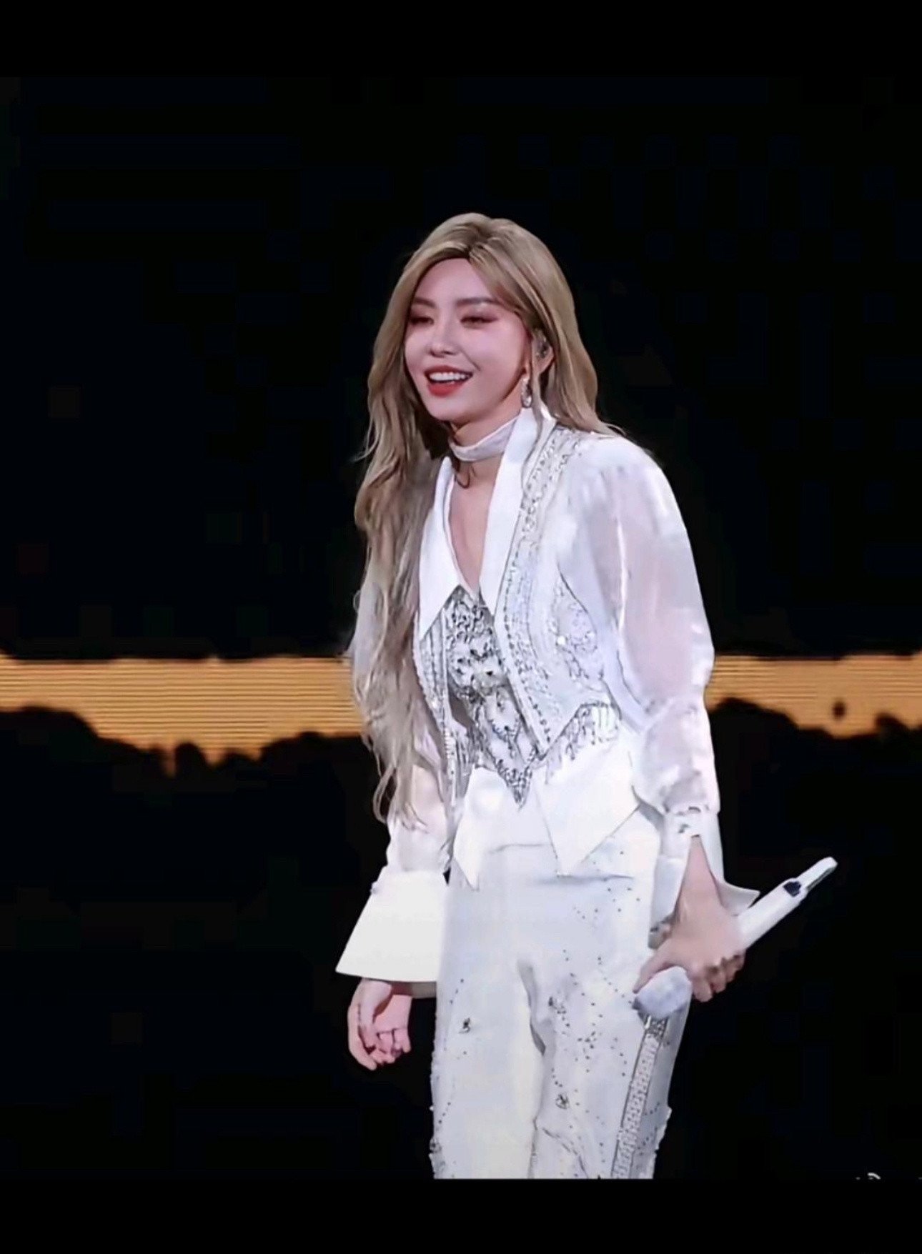 于文文完全认不出来了。​​​