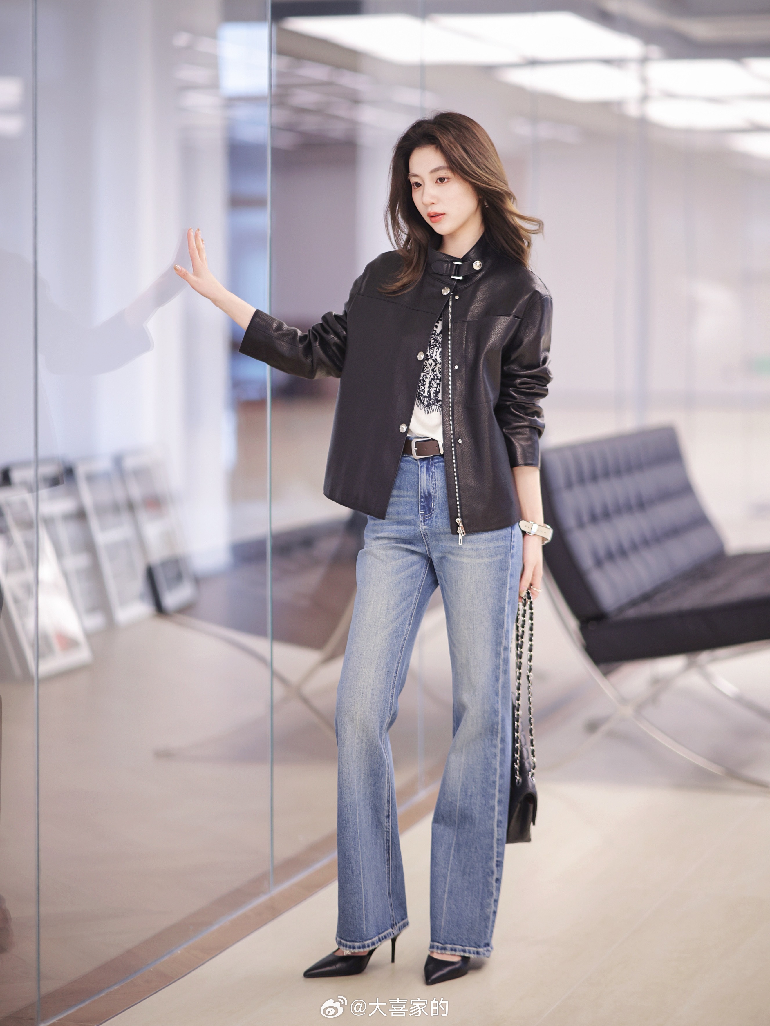 晚上好！来件率性酷酷的皮衣瞅瞅？进口仿鹿纹羊皮超级超级舒服搭牛仔裤/高跟鞋很