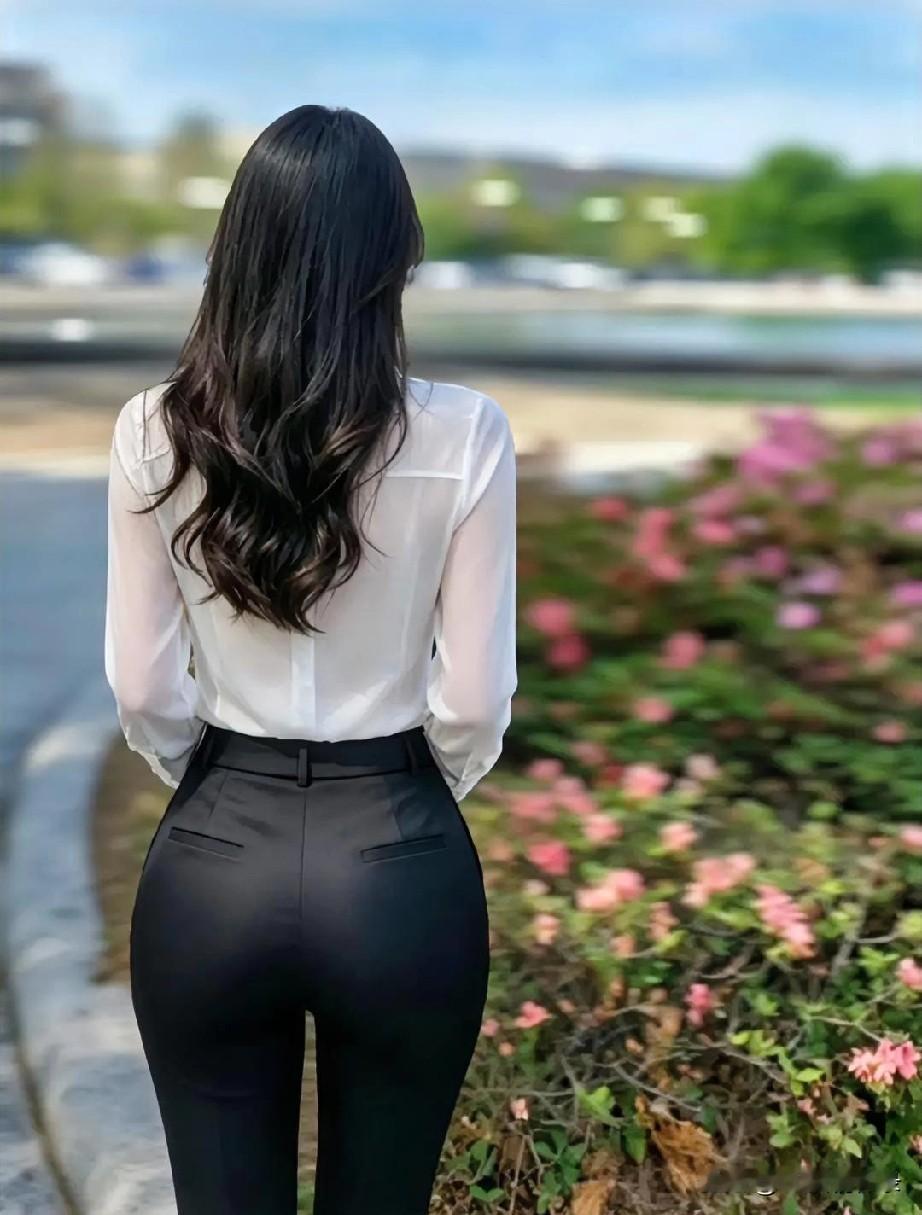 如今这看似繁华热闹的世间，亲情、婚姻、家庭伦理早已被功利稀释，感情全被欲望算计了